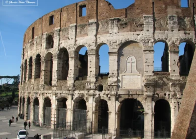 Le colisée, immense amphithéâtre au cœur de Rome