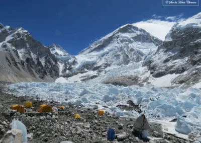 Camp de base de l'Everest en avril 2014 peu après l'avalanche de l'Ice Fall